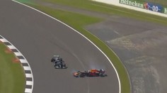 Drama ve formuli 1! Hamilton vyřadil Verstappena a dojel si pro výhru