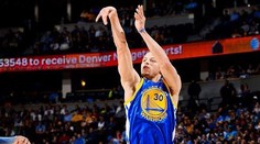 Jednoruká střela z půlky a pozadu? V NBA realita!
