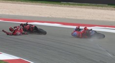 Nehoda hvězdných závodníků těsně před koncem. Bagnaia se srazil s Márquezem