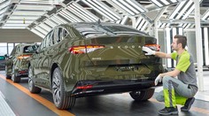 Škodovka sníží počet zaměstnanců. Kvůli elektromobilům musí škrtat náklady