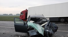 Řidič Octavie přejel do protisměru, kde jel kamion! Neměl šanci přežít
