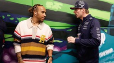 Nedává to smysl, říká Hamilton o spojení Verstappen–Mercedes