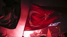 Od zmařeného puče v Turecku uběhl rok, Erdogan slíbil zúčtování