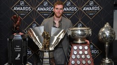 Pastrňák žádnou z individuálních cen nezískal. Galavečer NHL ovládl McDavid