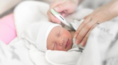 Má vaše miminko teplotu? Lékařka varuje před častou chybou
