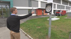 Kuřáci hází nedopalky na zem i vedle koše! Vynálezce má nevídané řešení
