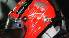 Schumacher má rozlučkovou přilbu, napsal na ni poděkování fanouškům