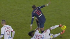 Neymarův otec se zlobí na rozhodčí: Chraňte mého syna!