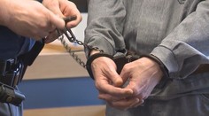 V garáži na Trutnovsku leželo tělo ubité ženy. Policie obvinila jejího přítele