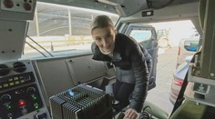 Tři ostré holky v akci. Reportérka TV Nova si vyzkoušela samohybné houfnice