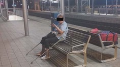 Na nádraží našli zmatenou ženu, seděla tam hodiny. Vylákal ji podvodník