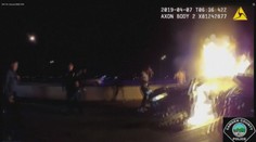 VIDEO: Dramatická záchrana posádky z hořícího auta