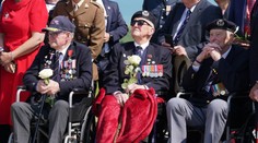 Veterán vylodění v Normandii na oslavy už nedorazil. Zemřel při cestě