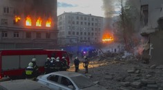 ON-LINE: Ruská raketa zabila v Kyjevě novinářku. Našli ji pod troskami domu