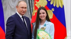 Dokonalosti nelze dosáhnout nečestně, odmítá Putin doping a brání bruslařku