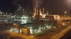 Chemičkou v Litvínově otřásl výbuch. Čtyři lidé skončili s vážným poraněním