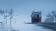 ČHMÚ rozšířil výstrahu před sněhem. Do Česka dorazí také silný vítr