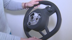 Muž z automobilky kradl volanty a airbagy! Prodával je v Polsku