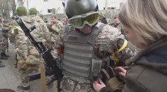 Češi chtějí bojovat na Ukrajině proti Rusku. Vláda řeší, zda jim to povolí