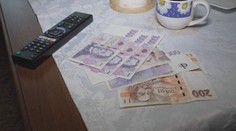 Nový typ podvodů: Šmejdi napřed nechali ženu vydělat, pak ji obrali o balík
