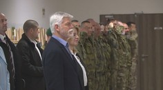 Pavel a Čaputová navštívili české vojáky v Lešti. Na základnu je dopravil vrtulník