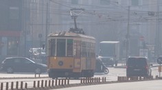 Smog dusí italský Milán. Lidé ve městech mají méně topit a omezit jízdy auty