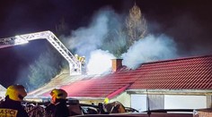 Muž doléval benzín do traktůrku. Vyhořel a do nemocnice letěl vrtulníkem