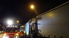 Kamion na R1 nedobrzdil a narazil do tahače. Zraněné vystříhávali