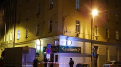 Muž pobodal řidiče dodávky. Pak zaplatil pivo a z místa utekl