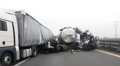 Problémy na D1: V zúžení se srazily kamiony, kolona měla 20 kilometrů