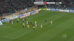 Fotbalový gólman skóroval v 94. minutě. Stadion burácel