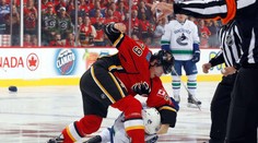 NHL odstartovala pořádnou řeží! Bitka začala vteřinu po buly