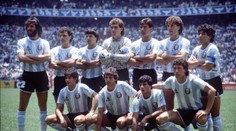 Argentinský fotbal pláče, zemřel střelec gólu z finále MS 1986