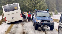 Drama na lyžáku. Autobus s dětmi uvázl na špatné cestě, mohla za to navigace