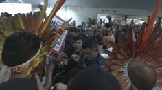 Klimatický summit narušili domorodí aktivisté. Vraťte nám naše lesy, křičeli