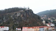 Masiv v Děčíně hrozí zřícením! Desítky lidí musí opustit domovy