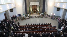 Poslední rozloučení s Uhlem proběhlo v symbolický den. Zeman poslal věnec