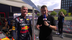 VIDEO: Coulthard prohnal monopost F1 Red Bull ulicemi Prahy dvoustovkou
