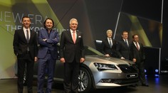 Škodovka obhájila prestižní cenu. Autem roku 2016 je Superb