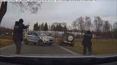 DRSNÉ VIDEO HONIČKY: Zloděje auta zastavila až střelba!