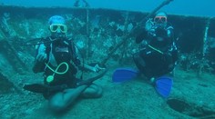 Jedinečný zážitek. Lektorka cvičí jógu na dně Karibského moře