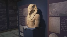 Emozione in Egitto: la Svizzera restituisce al Paese le parti mancanti della statua di Ramesse II.