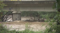Déšť v Česku nepoleví. Meteorologové varují před bleskovými povodněmi