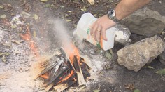 Muž uhasil rozvodnou skříň moukou, dostal pochvalu od hasičů