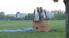 Na Rychnovsku se zřítil balón, cestou po zemi přerazil sloup!