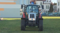 Zemědělci by uvítali řidičák na traktor od 16 let. Ministerstvo je proti