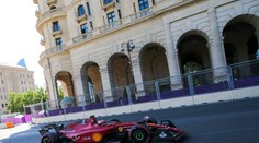 Leclerc si v Baku vyjel čtvrtou pole position v řadě. Druhý odstartuje Pérez