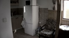 Do chaty na Broumovsku se nastěhoval tulák. Před policií se schoval pod postelí