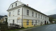 Stát rozprodává majetek. Nabízí lidem rodinné domy i za méně než milion