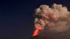 Masivní erupce Popocatépetlu! Sopka chrlí prach, popel i lávu